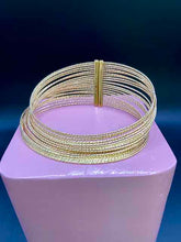 Carica l'immagine nel visualizzatore di Gallery, BRACCIALE IN FILO ARMONICO D'ORO | MAGIC WIRE
